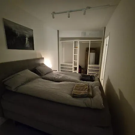 Modern With 2 Bedrooms Apartment *