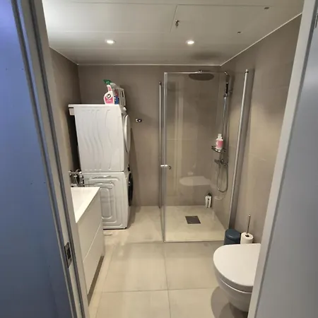 Modern With 2 Bedrooms *