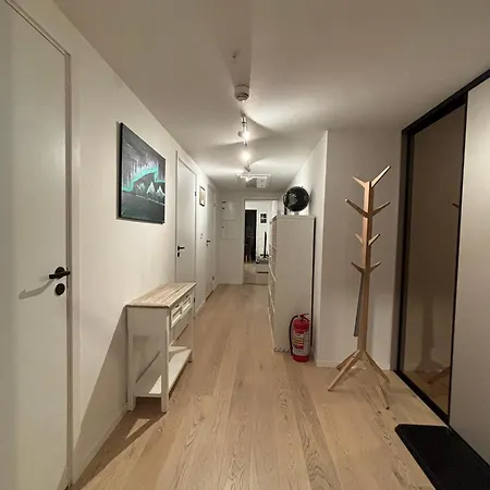Modern With 2 Bedrooms *