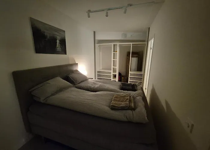 Modern With 2 Bedrooms Апартаменты *